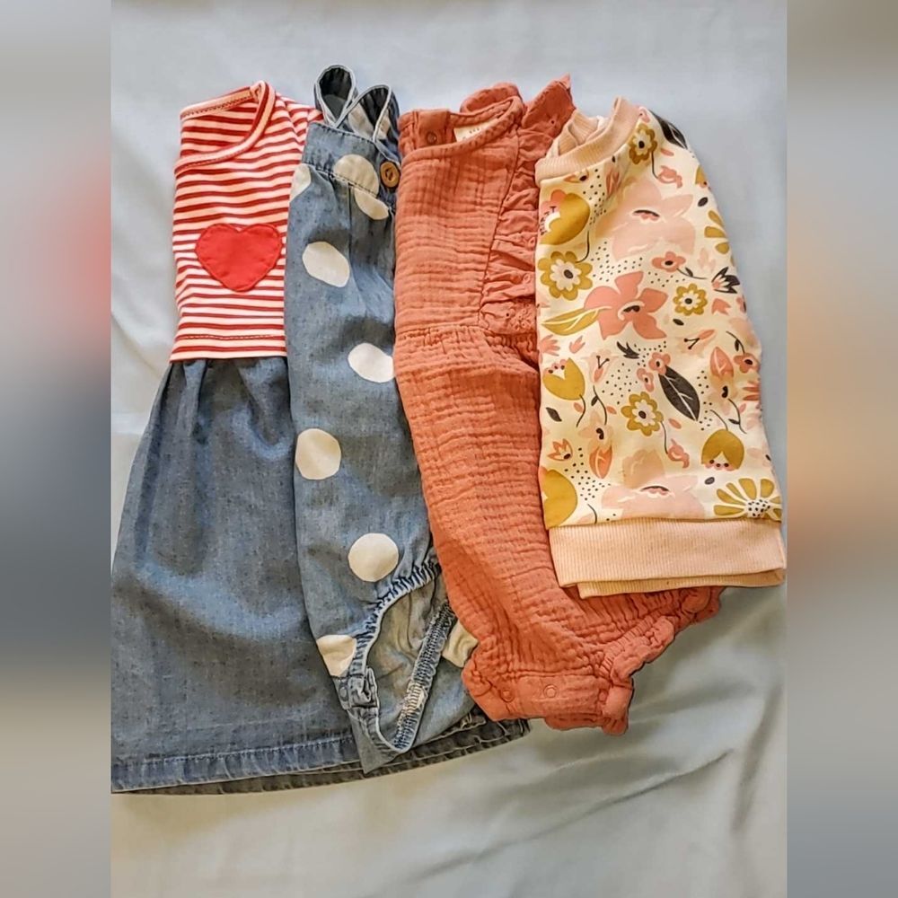 Lot of 4 Items Girls 12-Months *1 Dress *2 Rompers *1 Top